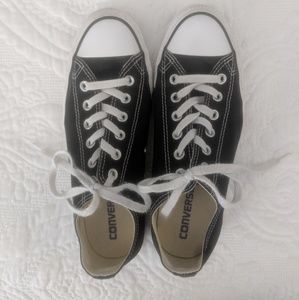 EUC black converse sneakers